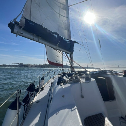 Tagus River Sailboat Cruise (2-hour) with Open Bar