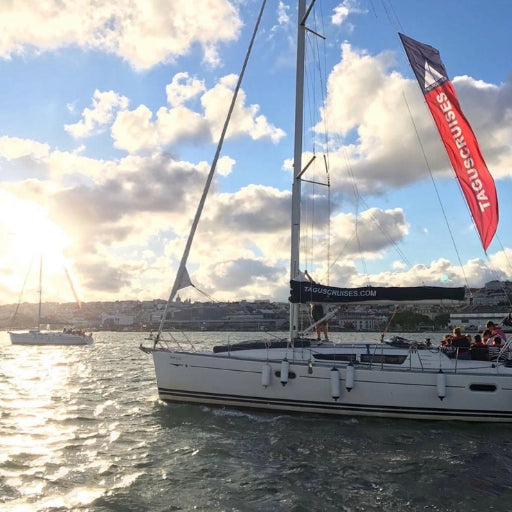 Tagus River Sailboat Cruise (2-hour) with Open Bar