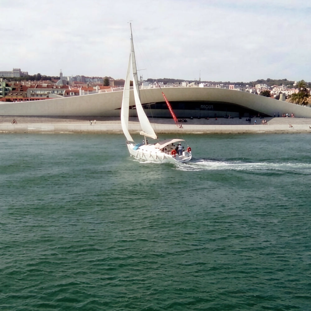 Tagus River Sailboat Cruise (2-hour) with Open Bar